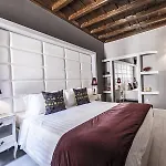 Town House Spagna 4*